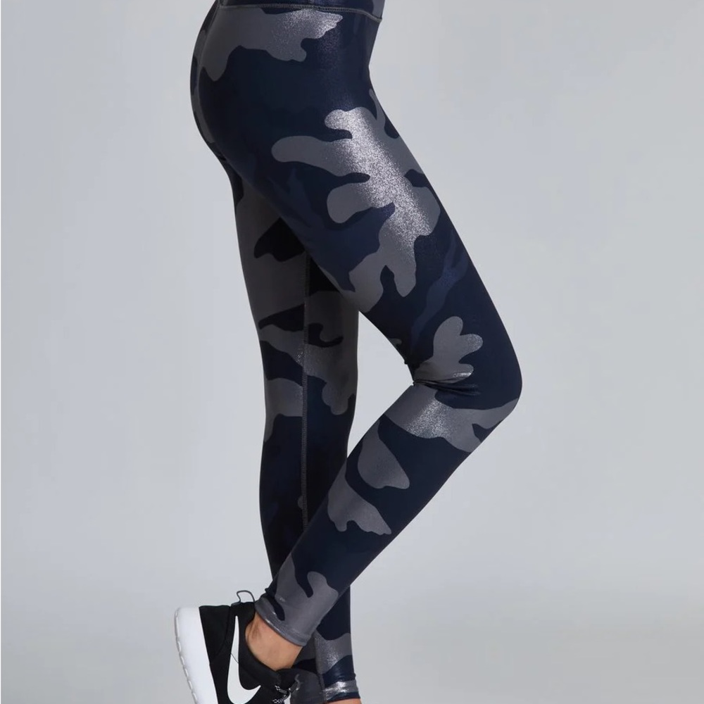 NOLI shiny camo leggings size small